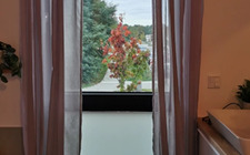 Sichtschutz für das Badfenster? Blickdicht mit günstigen Fensterfolien