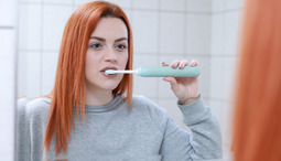 Elektrozahnbürsten vs. herkömmliche Zahnbürsten: Was ist besser?